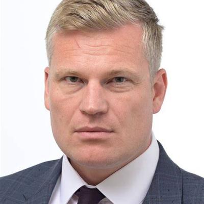 🟥 Filip Turek na policii: přiznal, že miliony z prodeje a oprav Jaguaru nezdanil. Odborníci zpochybňují jeho výklad zákona