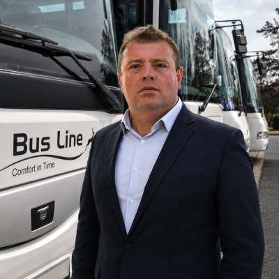 Hlavní obžalovaný Jiří Vařil zmizel z dosahu úřadů. Soud v kauze BusLine se odkládá